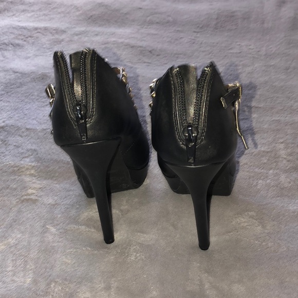Heels - Picture 3 of 3